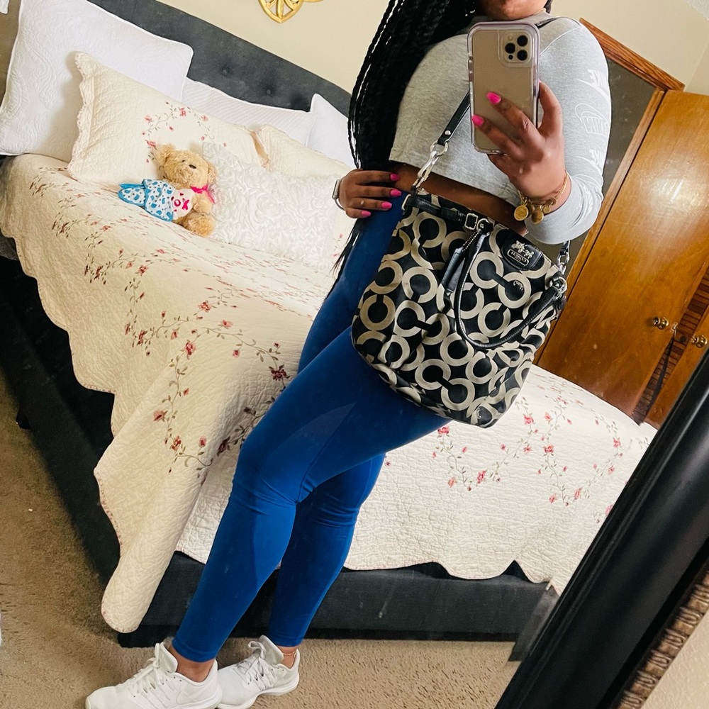 Authentic Signature Coach Bag - Picture 4 of 8